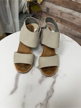 Toms Grey Suede Sandals With Heel 8.5